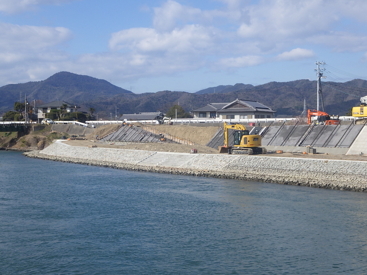 令和３－４年度　新喜来堤防護岸外工事 画像02