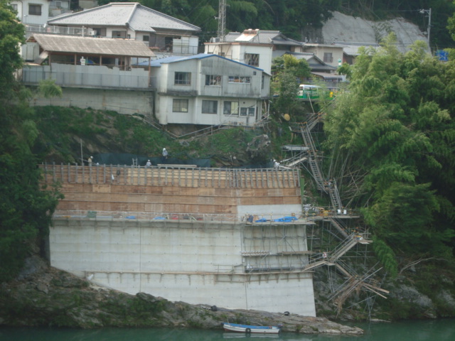 池田ダム白地地区下流護岸工事 画像02