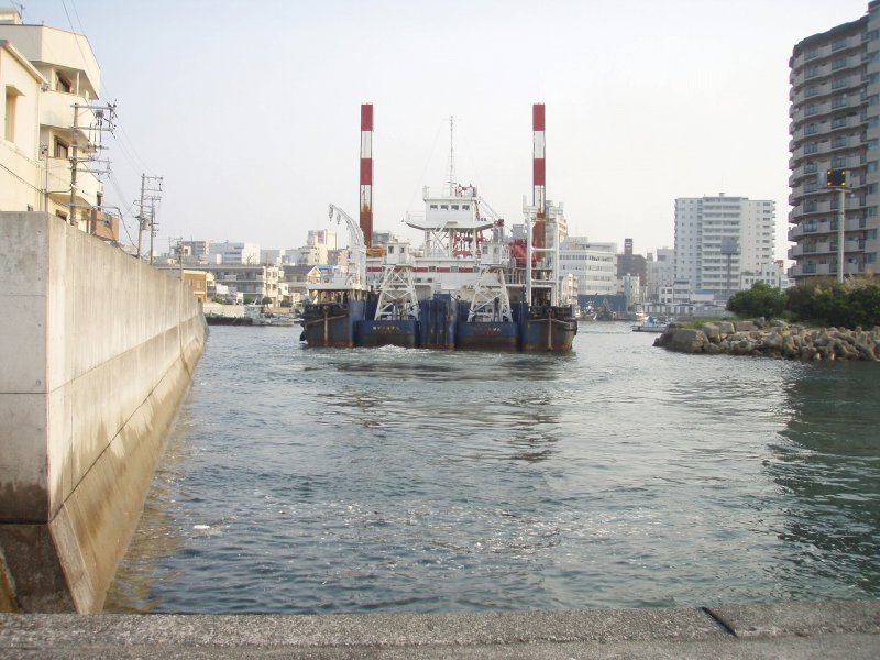 明石港本港地区浮桟橋据付工事 画像02