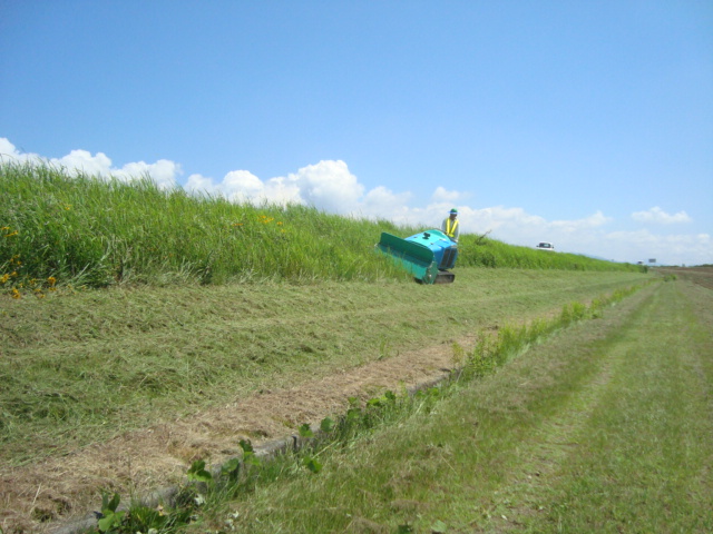 平成２３年度　吉野川右岸中流堤防維持工事 画像02